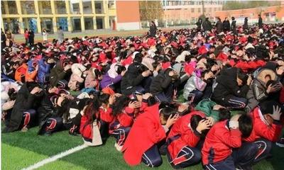 校园响起警报声!广平地震逃生应急疏散演练进行中
