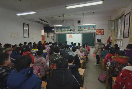 潢川县实验小学低年级部举行线上升旗仪式活动