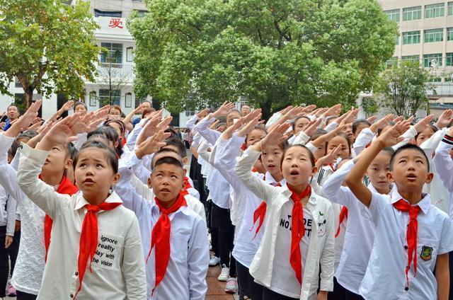 队闻联播┃我是光荣的少先队员 恩施市实验小学欢庆少先队68周年建队日_教育_网