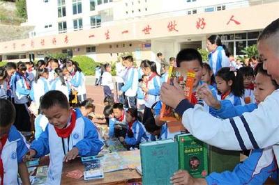 德化三实小:“红领巾跳蚤书市”火热进行-德化网-德化网-德化综合信息门户