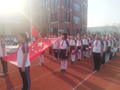 济南市天桥区云世界实验小学开展升旗课程庆祝教师节