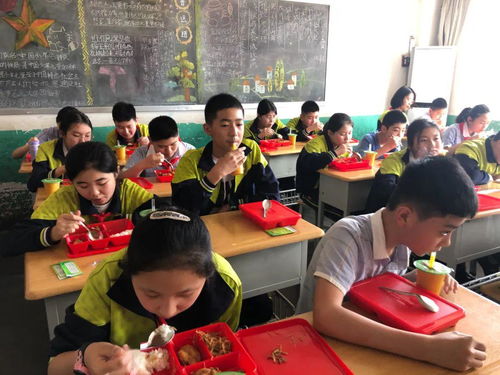 今天,临沂小学生开学了 上课 吃饭是这样的