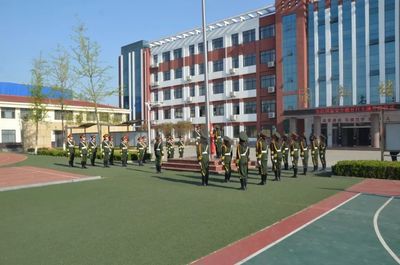 与法同行 快乐成长 --临沂东城实验小学举行“全民国家安全教育日”主题升旗仪式